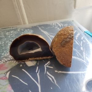 Cristal rock 2 pieces agate cut. Vintage and collectible.